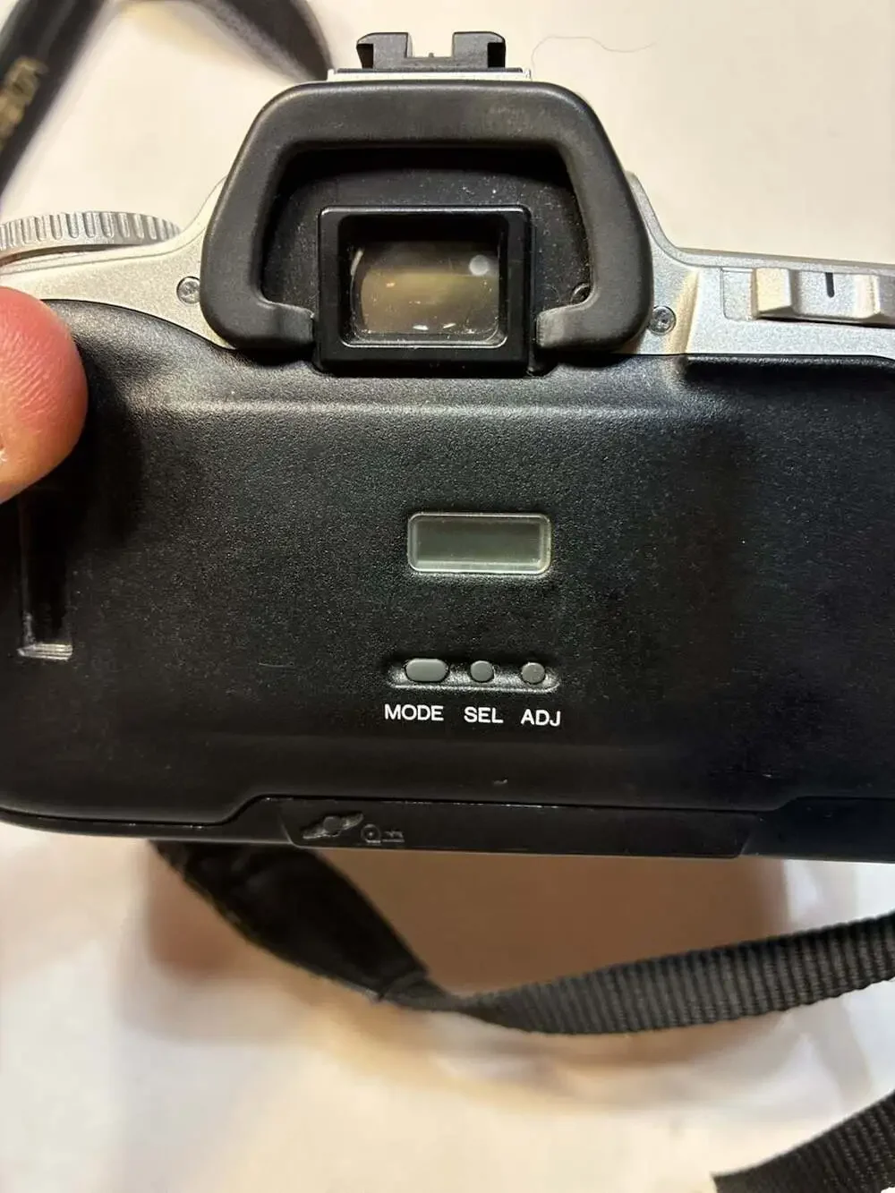 minolta qtsi maxxum 35mm Film Camera W 35-80 AF Lens Works Good